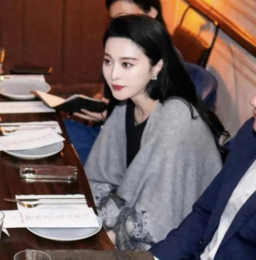 43岁范冰冰惊艳东京,白皙肌肤与狐狸眼迷倒众生