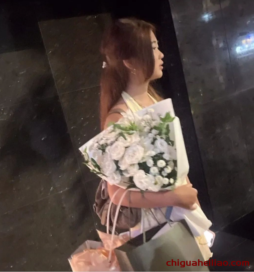 曹格女儿颜值进化史:从“包子脸”到“高级脸