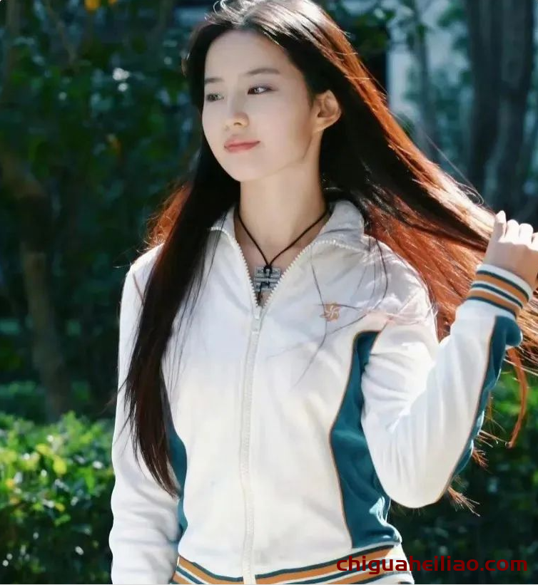 刘亦菲式美貌!女大学生意外走红,广告商争抢
