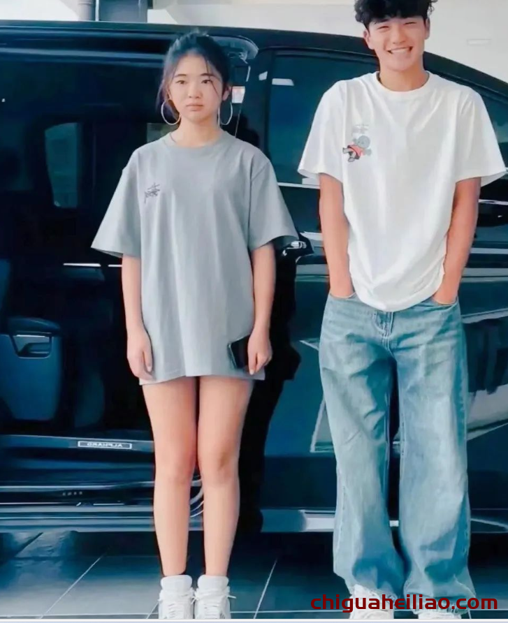 曹格女儿颜值进化史:从“包子脸”到“高级脸